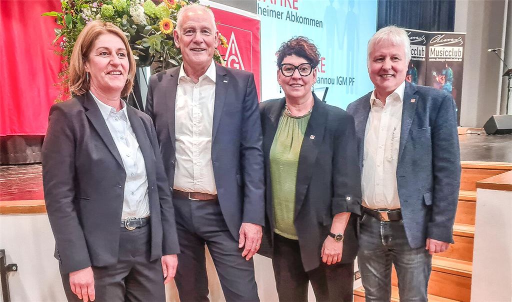 Abschiedsfeier in der Kirnbachhalle: Barbara Resch (v.li.), Martin Kunzmann, Liane Papaioannou und Martin Kolb. Foto: Peche