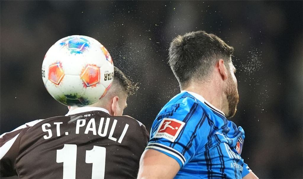 Abstiegskampf pur: Fast die Hälfte der Bundesliga-Clubs bangt noch. (Archivbild)