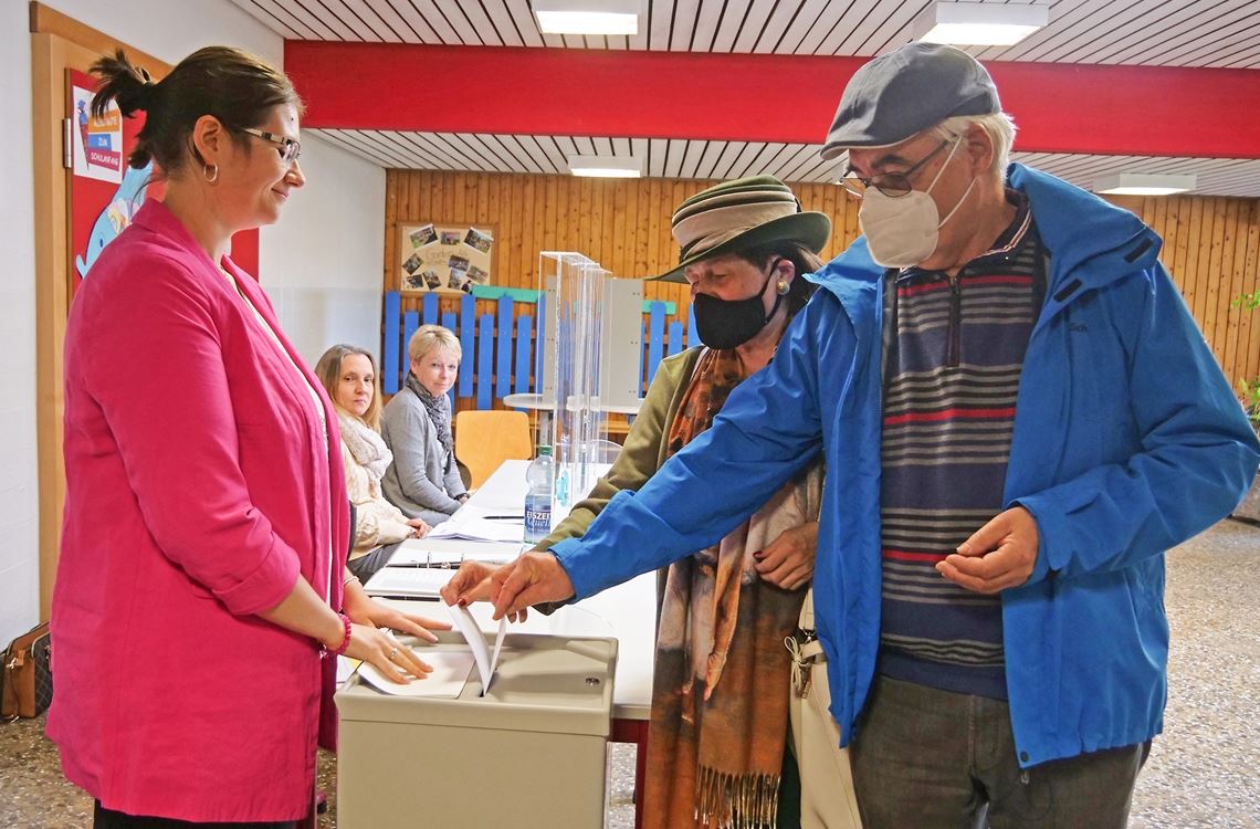Abstimmung im Zuge des Bürgerentscheids in der Schule am Silahopp. Foto: Friedrich