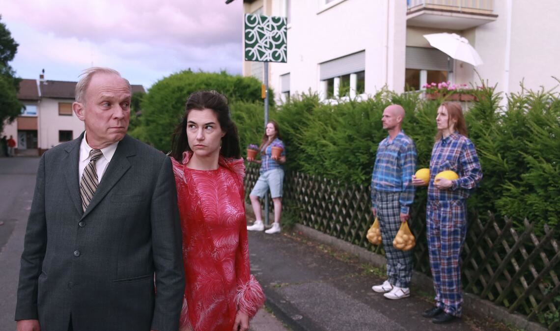 Absurdes Theater: Murot (Ulrich Tukur, links) bewegt sich durch die Psyche der Frau (Nadine Dubois), die neben ihm steht.