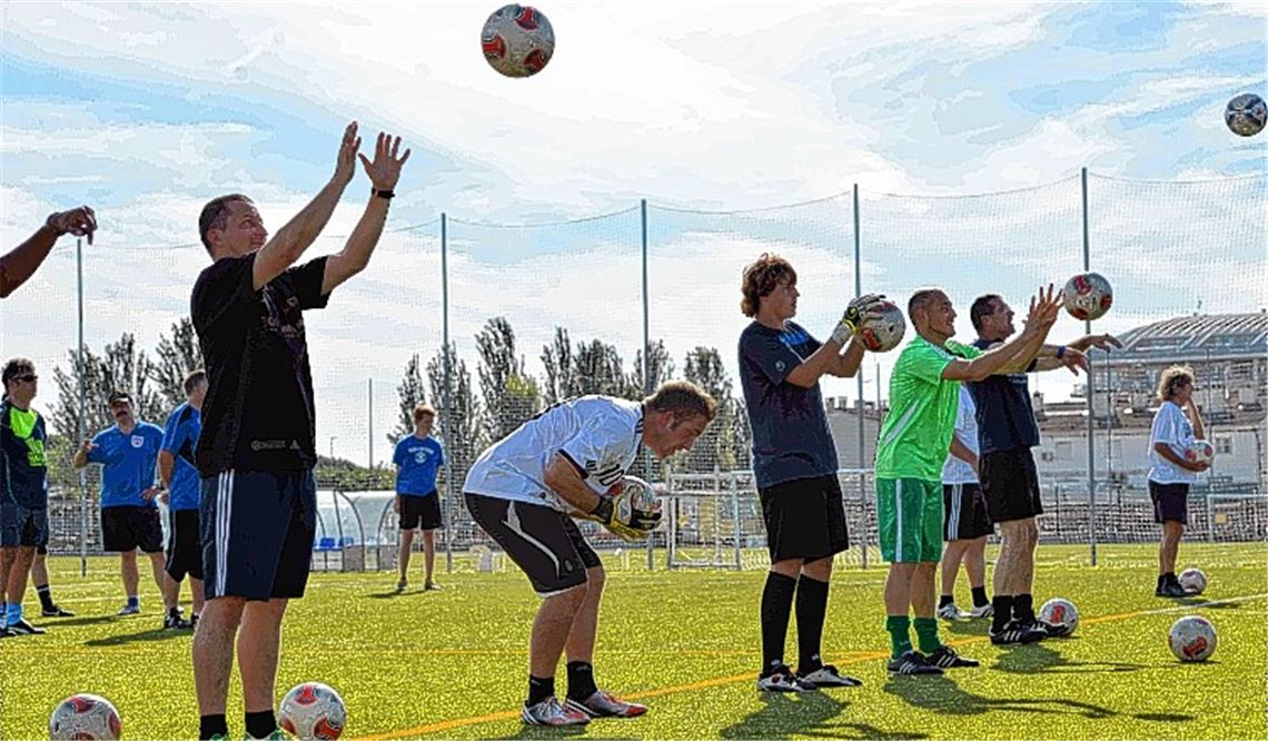 Abwechslungsreiche Übungseinheiten unter katalanischer Sonne: Aus dem Trainerseminar in Barcelona nehmen die Gewinner der Aktion „100 stille Helden“ viele Anregungen mit.