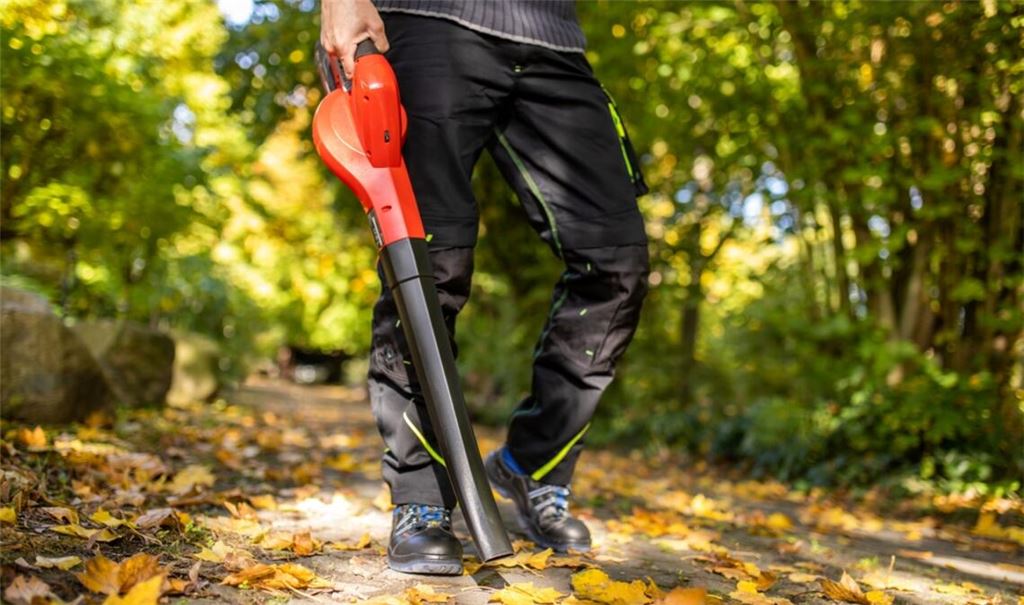 Achtung, der Laubbläser darf nur zu diesen Zeiten zum Einsatz kommen.