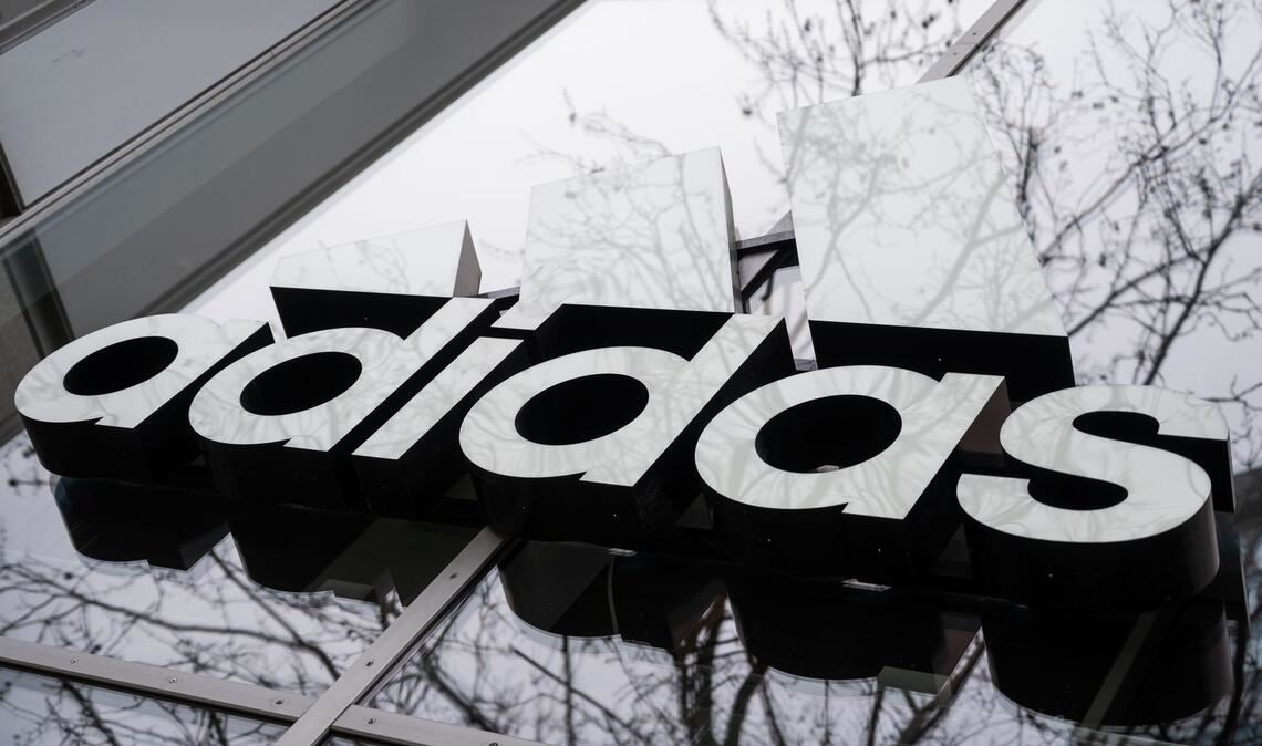Adidas will im laufenden Jahr zwei Milliarden Euro an Umsatz zulegen (Archivbild).