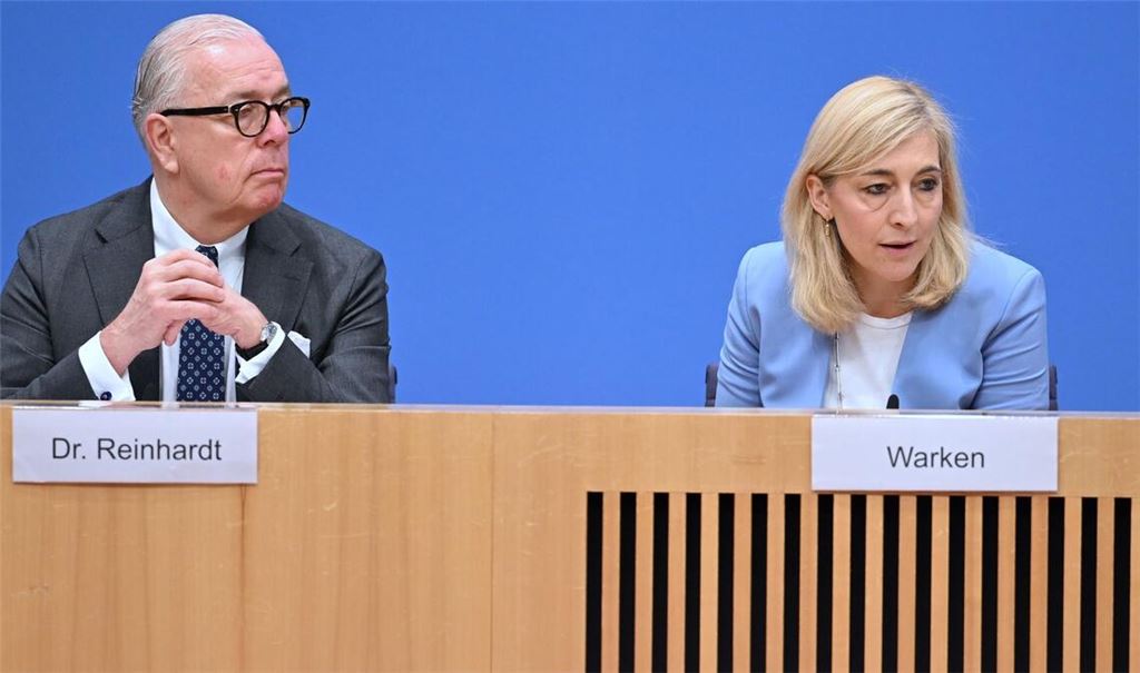 Ärztepräsident Reinhardt begrüßt Ministerin Warken beim Ärztetag - mit Kritik? (Archivbild)