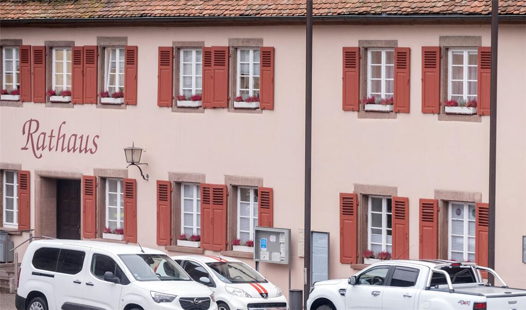 Agiert der Rathauschef zu hemdsärmelig? Der Maulbronner Bürgermeister Aaron Treut hat im Gemeinderat aktuell jedenfalls einen schweren Stand. Das Gremium fordert eine bessere Vorbereitung von Entscheidungen und will stärker eingebunden werden. Foto: Archiv