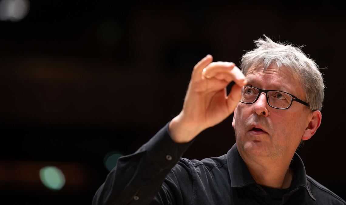 Akademieleiter Hans-Christoph Rademann hat das Bachfest 2026 unter das Motto „Weil wir Bach lieben!“ gestellt.