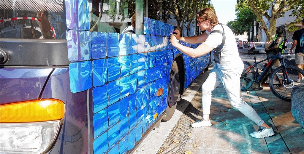Aktionskünstler Sarow wirbt für den Nahverkehr
