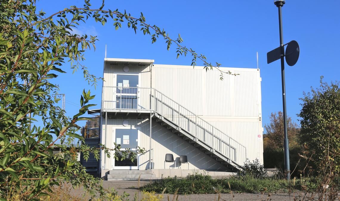 Aktuell mit 53 Geflüchteten belegt: Container am „Lienzinger Tor“. Foto: Schüller