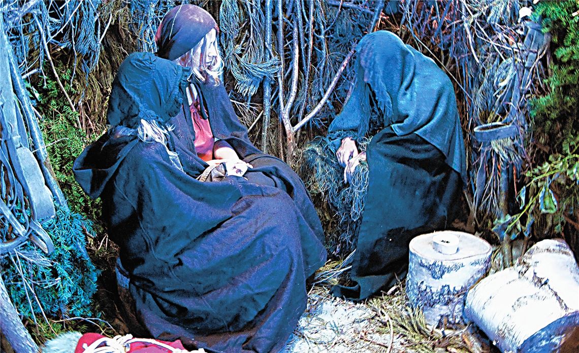 Aktuelle Dreharbeiten: Szene mit dem die Zukunft voraussagenden „Seher“ aus dem Film „Die Reise“ des Lienzinger Bierkeller- und Kulturvereins. Foto: privat