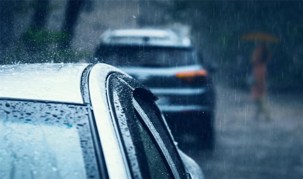 Aktuelle Unwetterwarnung für Baden-Württemberg: Sturm, Dauerregen und Schnee sorgen für extreme Wetterbedingungen.