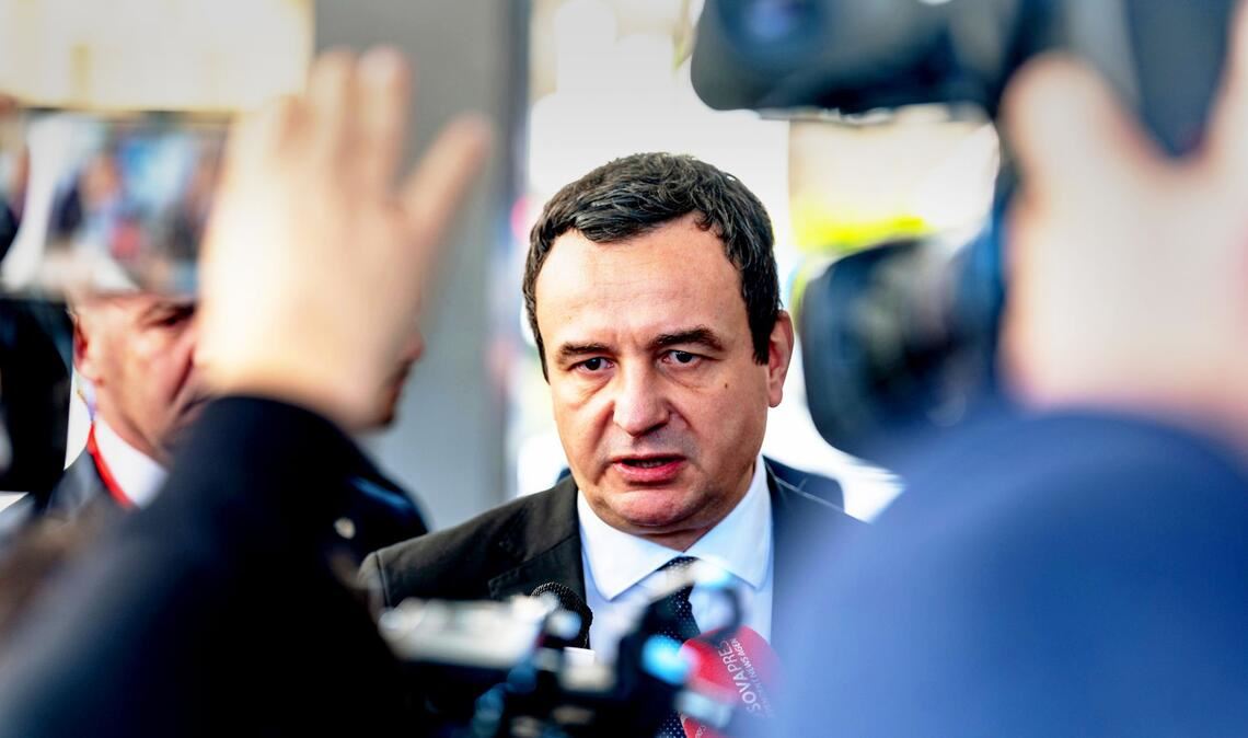 Albin Kurti reagiert kühl auf die Kritik.