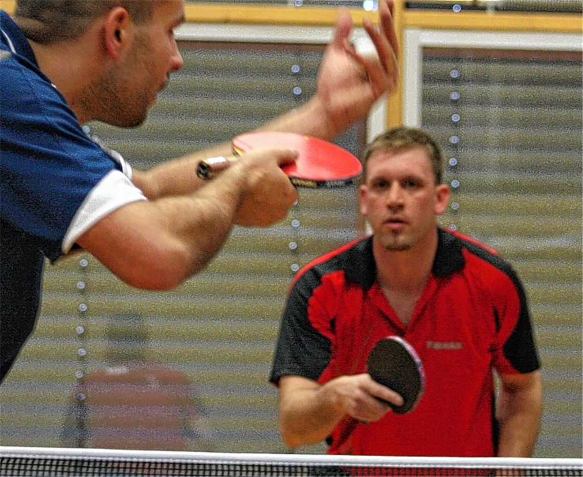 Alex Henning (re.) und die TTR Diefenbach brauchen sechs Punkte aus drei Partien, um ihre Aufstiegschance zu wahren. Archivfoto: Westermann