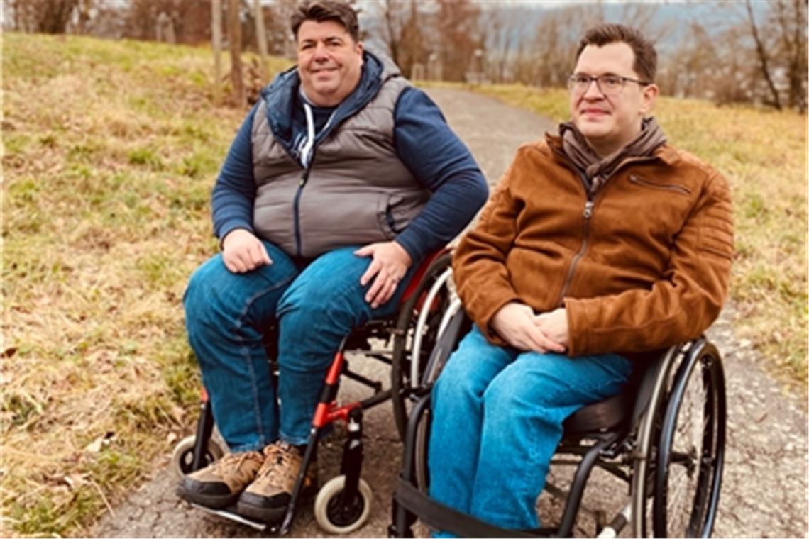 Event für Rollstuhlfahrer in den Enzgärten Alexander Lang (li.) und Philipp Schrenk kennen die alltäglichen Herausforderungen für Menschen, die auf den Rollstuhl angewiesen sind. Foto: privat