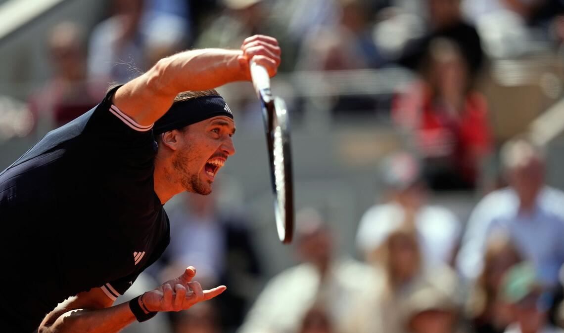 Alexander Zverev beim Aufschlag.