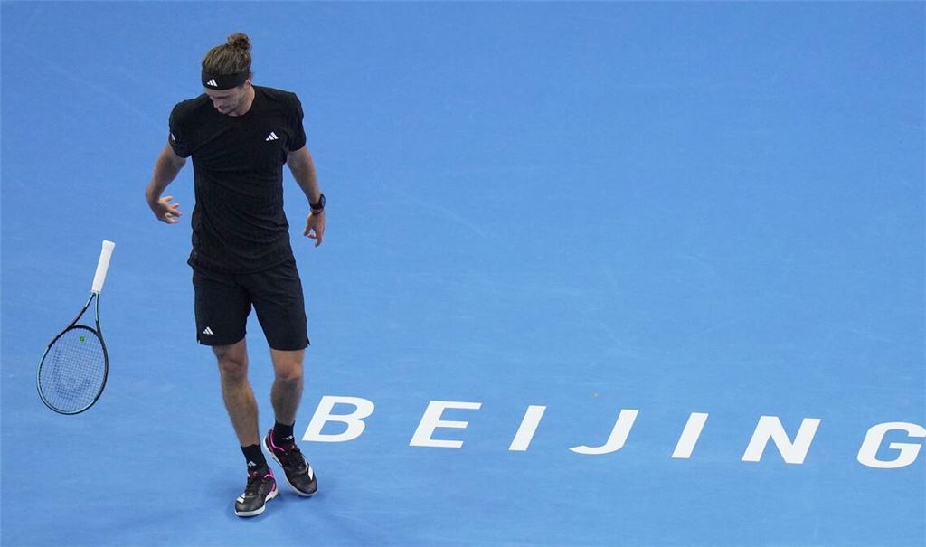 Alexander Zverev ließ seinen Frust am Schläger aus.