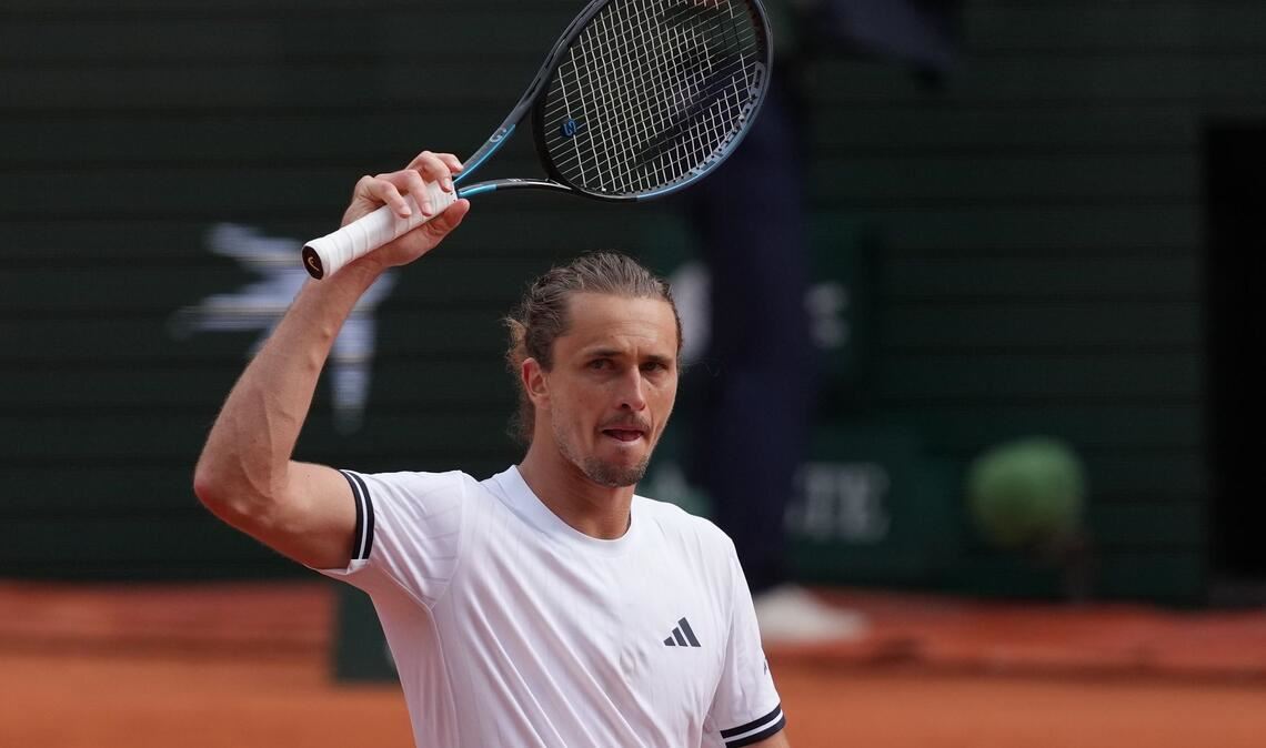 Alexander Zverev reagiert auf seinen Achtelfinalsieg.