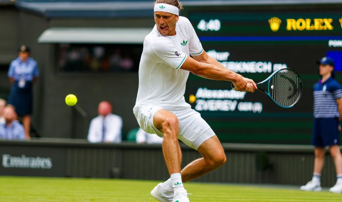 Alexander Zverev schied im vergangenen Jahr beim Rasenklassiker bereits in der ersten Runde aus. (Archivbild)