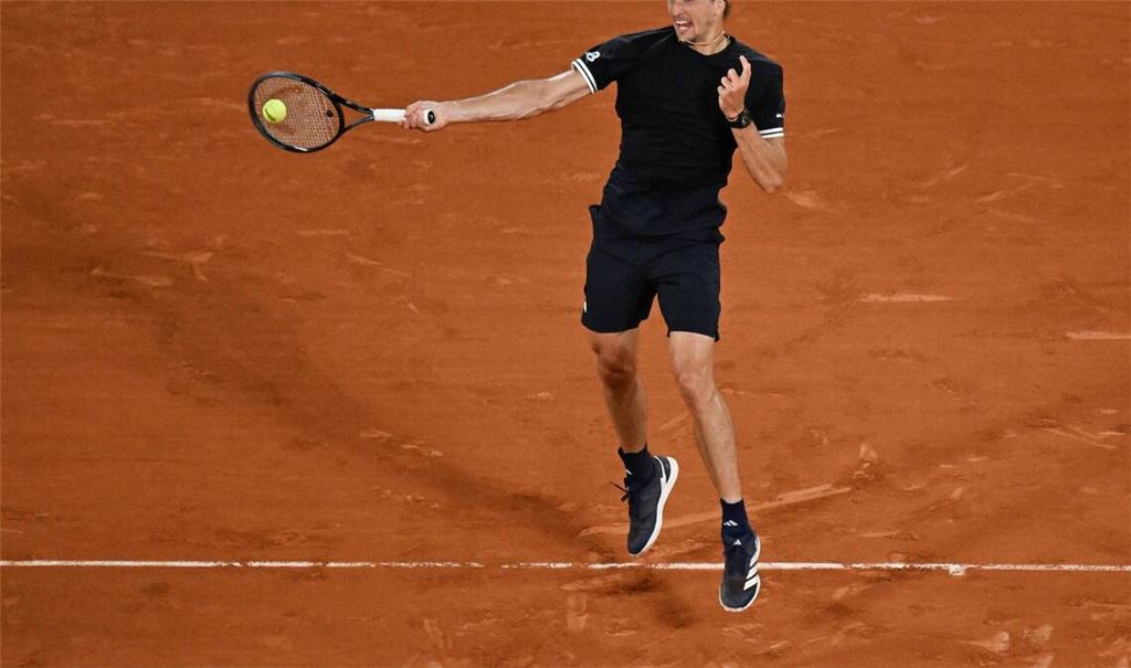 Alexander Zverev schlägt sich ins Achtelfinale der French Open durch.