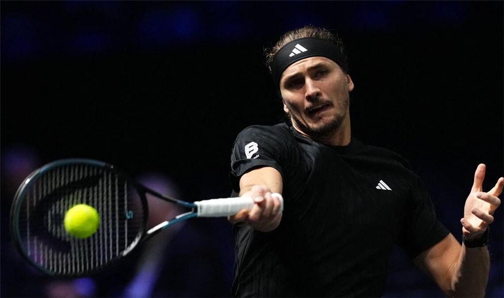 Alexander Zverev steht in Paris in der Runde der besten Acht.