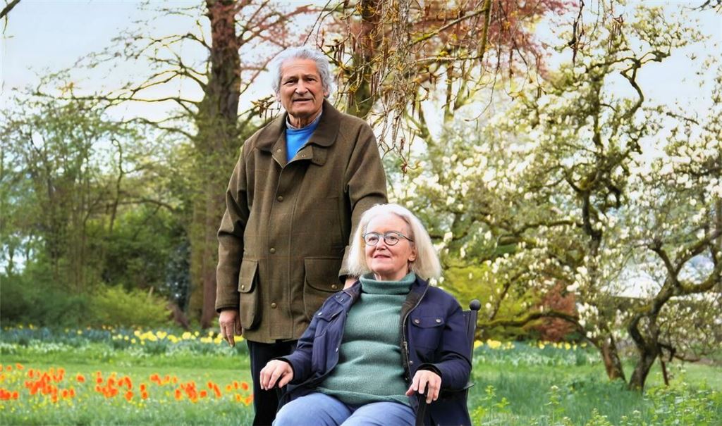 Alexander und Elisabeth  Stiegeler  Wer in einer der vielen Ecken des Gartens sitzt, hört den See plätschern oder Wellen anschlagen.
