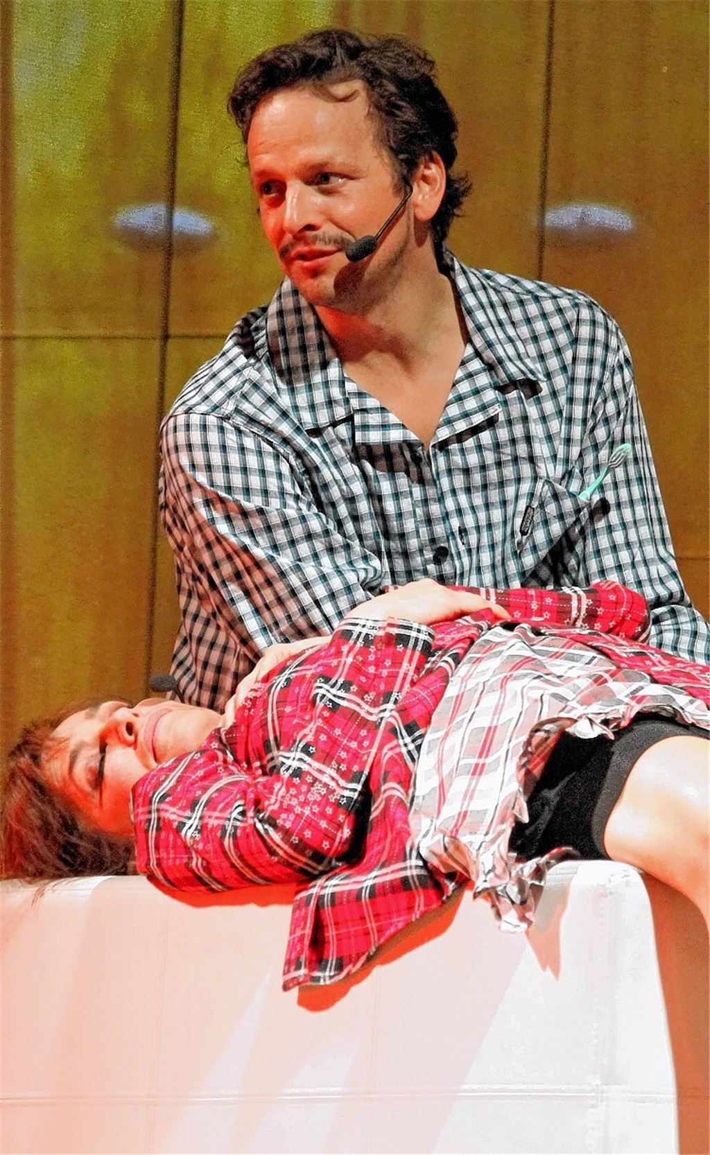 Alexandra Kamp und Ron Spieß interpretieren die Songs auf amüsante und manchmal überraschende Weise.