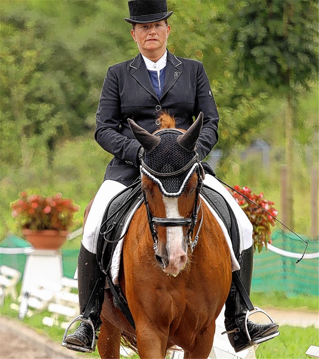 Alexandra Pfeil, in den vergangenen Jahren mehrfach Ringcup-Siegerin in der Dressur, ist bislang mit vier Siegen (drei davon zählen) ungeschlagen und peilt einen erneuten Cup-Erfolg an. 