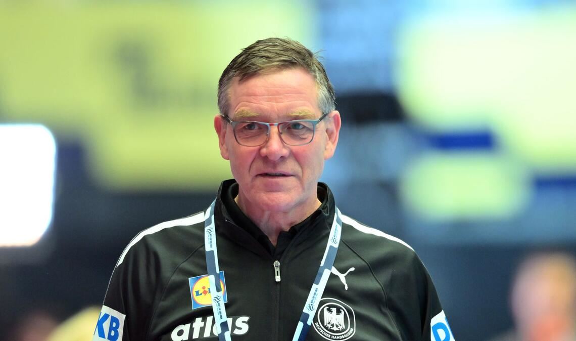 Alfred Gislason bleibt bis Olympia 2028 Handball-Bundestrainer. (Archivbild)