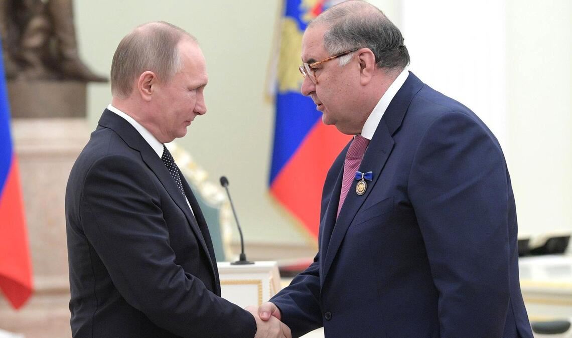 Alischer Usmanow wird von der EU bislang als kremlfreundlicher Oligarch mit besonders engen Verbindungen zu Präsident Wladimir Putin bezeichnet. (Archivbild)