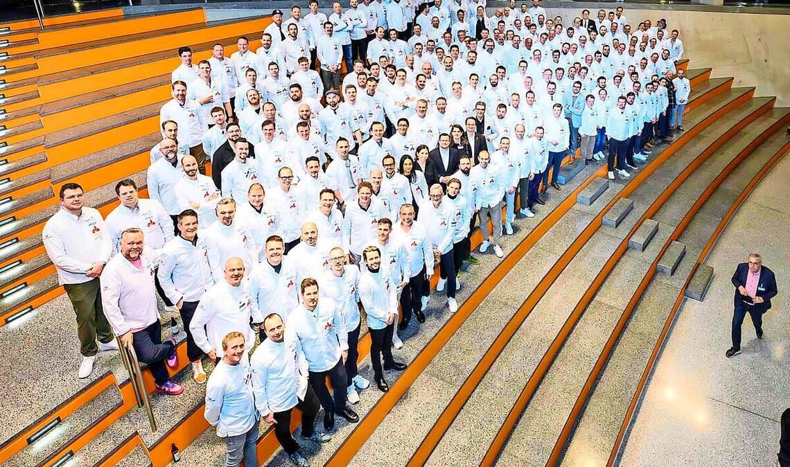 Alle Köche auf einem Bild: Es müssen um die 275 gewesen sein, die sich in Stuttgart am Montagabend getroffen und gefeiert haben.