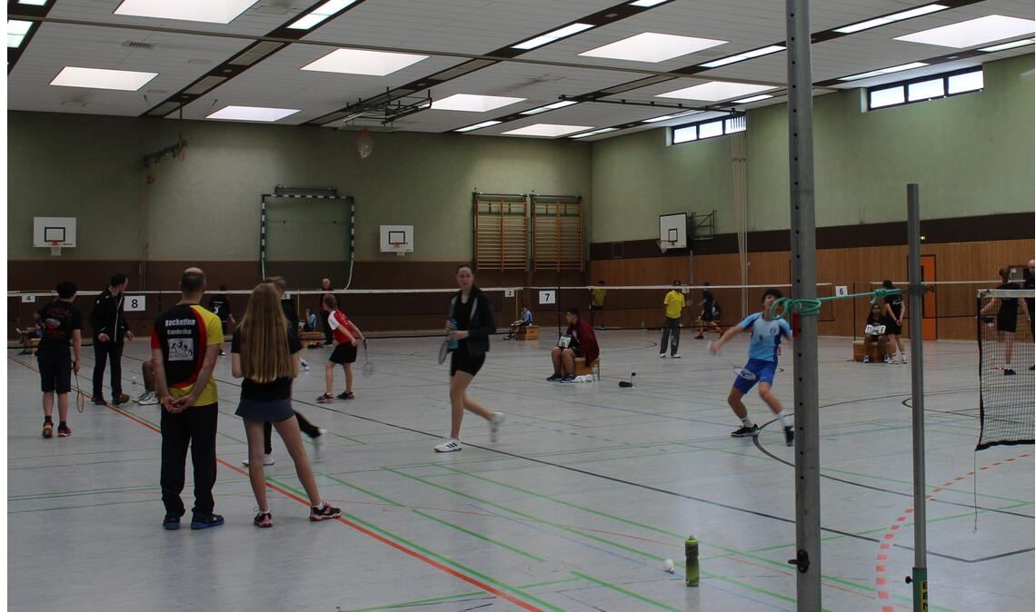 Alle Spielfelder werden von den rund 70 Teilnehmern bespielt.