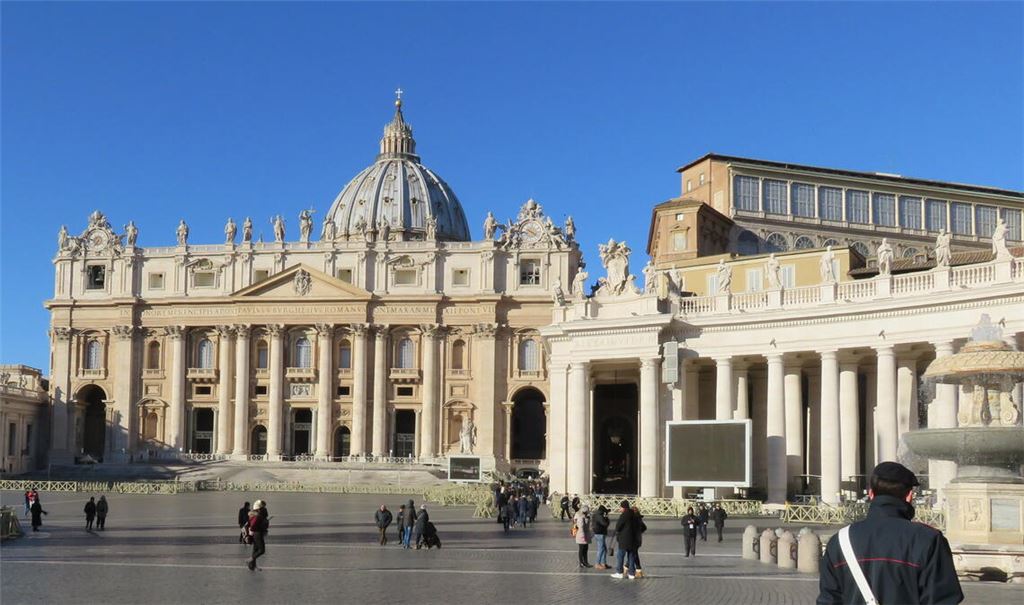 Alle Wege führen nach Rom, heißt es, und in diesen Tagen sind auch alle Blicke auf Rom und insbesondere auf den Petersdom gerichtet. Foto: Archiv Becker