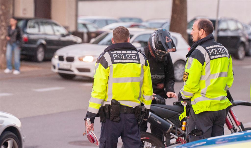 Allein in Mühlacker stellt die Polizei am Aktionstag innerhalb von zwei Stunden 15 Ordnungswidrigkeiten fest. Foto: Fotomoment