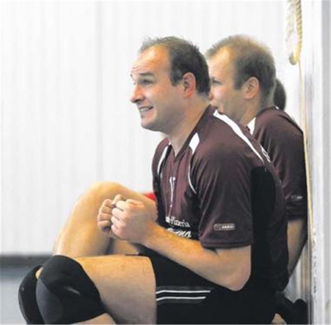 Alles Daumendrücken auf der Ersatzbank nützt gegen Maichingen nichts. Ölbronns Volleyball-Herren gelingt in der Bezirksliga noch kein Befreiungsschlag.
Foto: Fotomoment