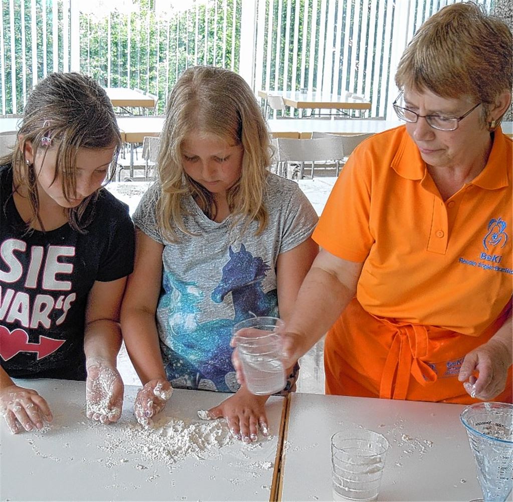 Alles rund um das Thema Brot erfahren Grundschüler bei einem Lernzirkel, der noch bis zum 23. Juli in der Eingangshalle des Landratsamtes aufgebaut ist.