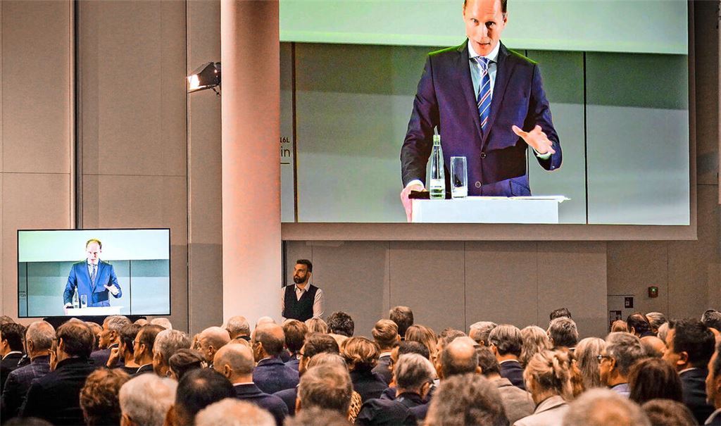 Allianz-LV-Chef Ruedi Kubat schafft mit Schweizer Tempo eine charmante Ansprache.