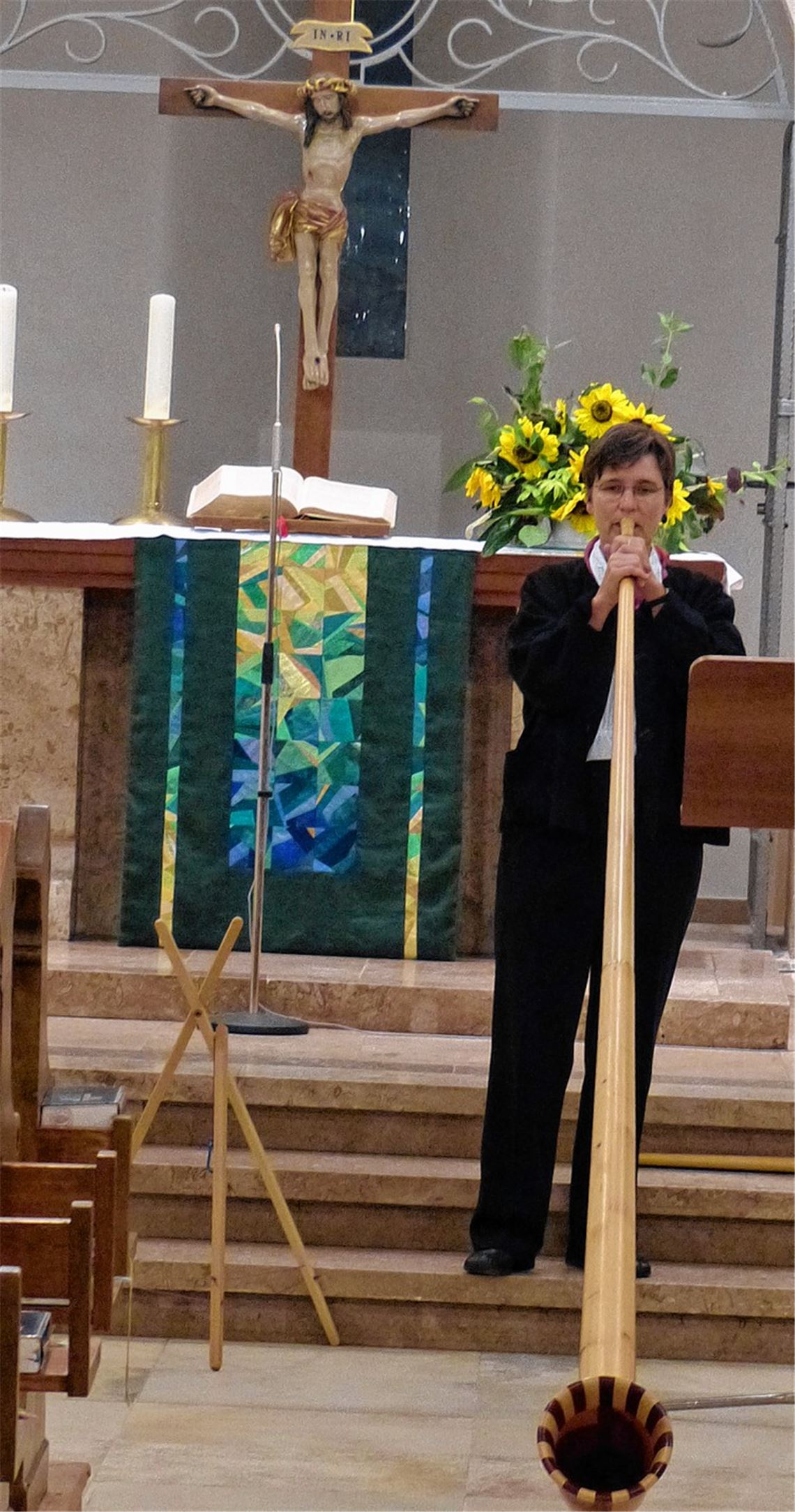 Alphorn-Klänge steuert Ulrike Bantleon-Bader bei.