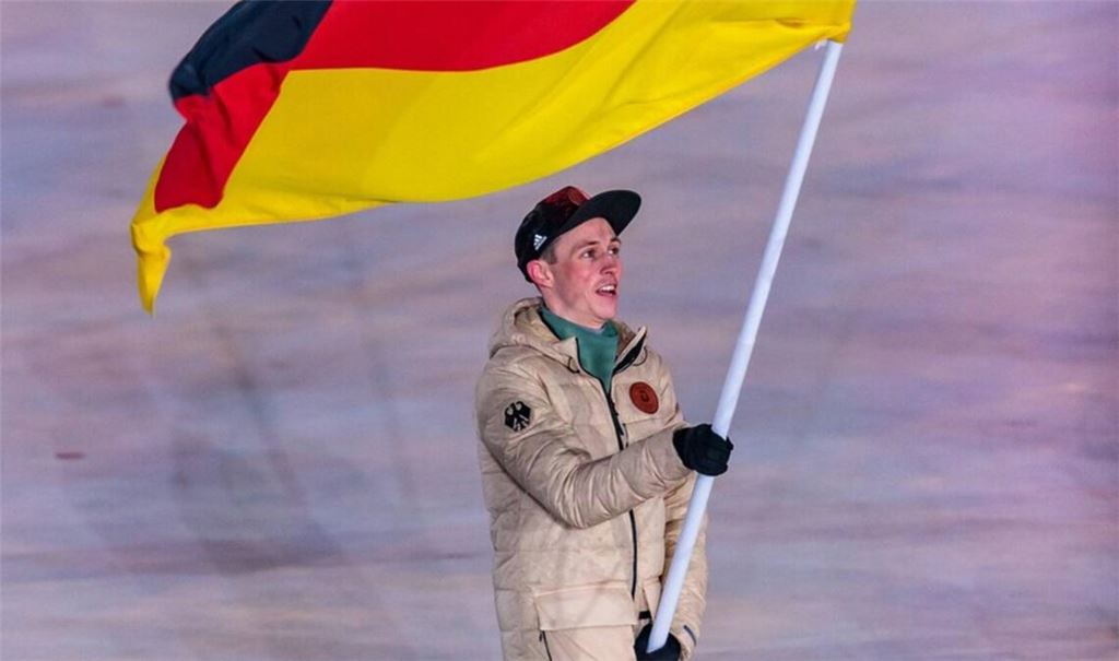 Als Fahnenträger 2018 in Pyeongchang: Eric Frenzel