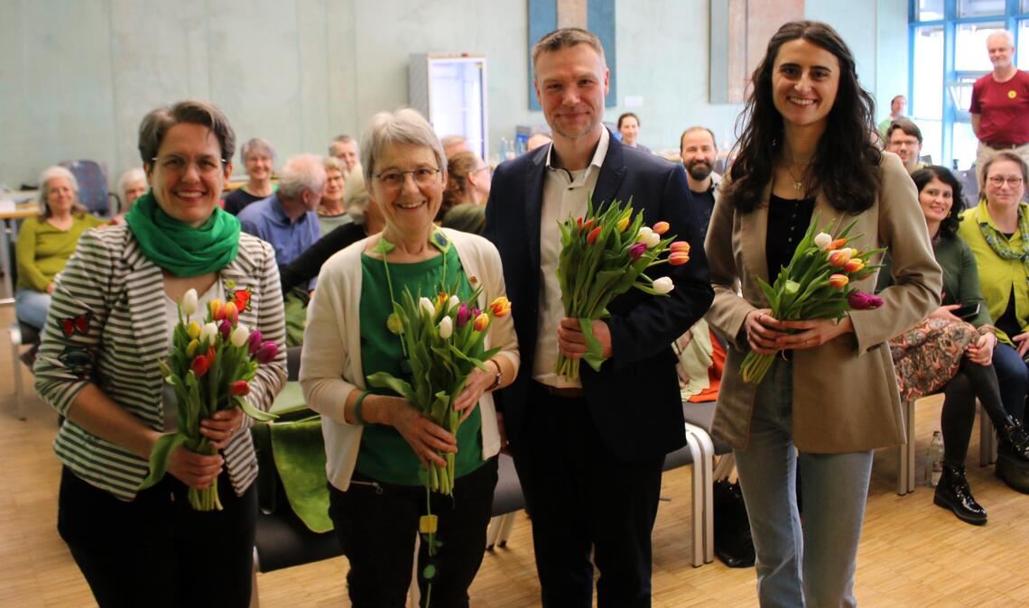 Als Grünen-Landtagskandidatin für den Enzkreis geht die bisherige Abgeordnete Stefanie Seemann (2. v. li.) mit Zweitkandidatin Christin Grüne (li.) ins Rennen, als Kandidat für Pforzheim Simon Schwarz mit Zweitkandidatin Alessia Trovato. Foto: Zachmann