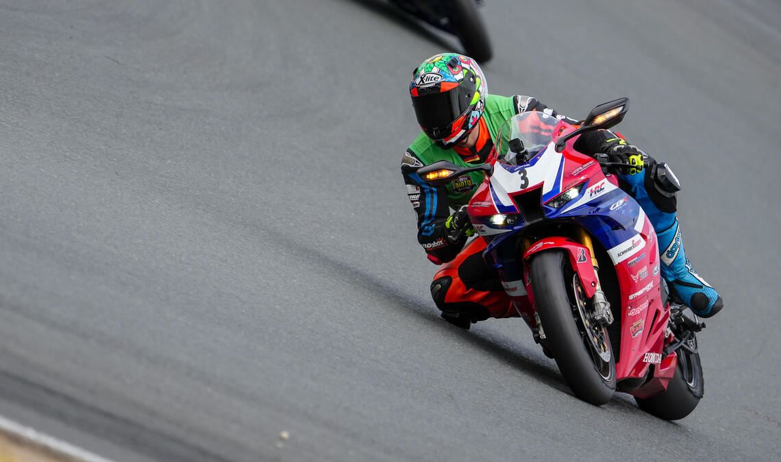 Als Zehnte in der Gesamt- und Achte in der EWC-Wertung fuhren Dominik Vincon (Foto), Daniel Rubin und Marco Fetz in Le Mans ins Ziel. Jetzt greift das Team in Spa an. Fotos: privat