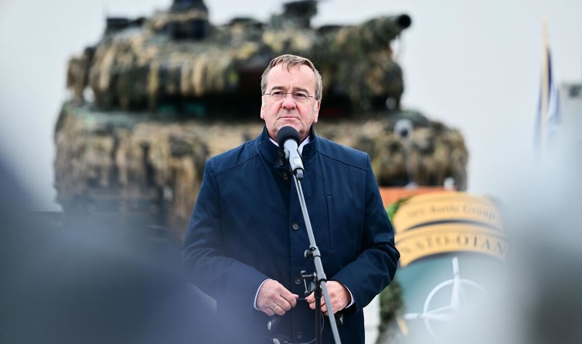 Als einziges Mitglied im Kabinett Scholz schaffte es Verteidigungsminister Boris Pistorius (SPD) auch ins Kabinett Merz. (Archivbild)