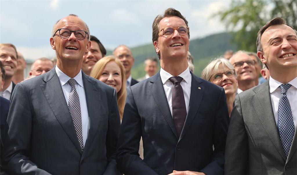 Als sei nichts gewesen: Merz, Wüst und Ziemiak.