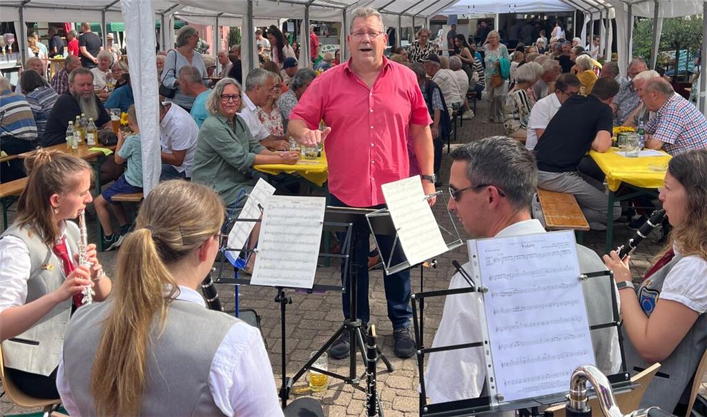 „Als wäre er nie weg gewesen“, fasst der Verein zusammen: Uli Seibold ist nochmals in der Dirigentenrolle. Foto: privat