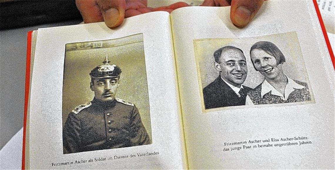 Alte Unterlagen und Bände informieren über Fritzmartin Aschers Leben. Foto: Stahlfeld