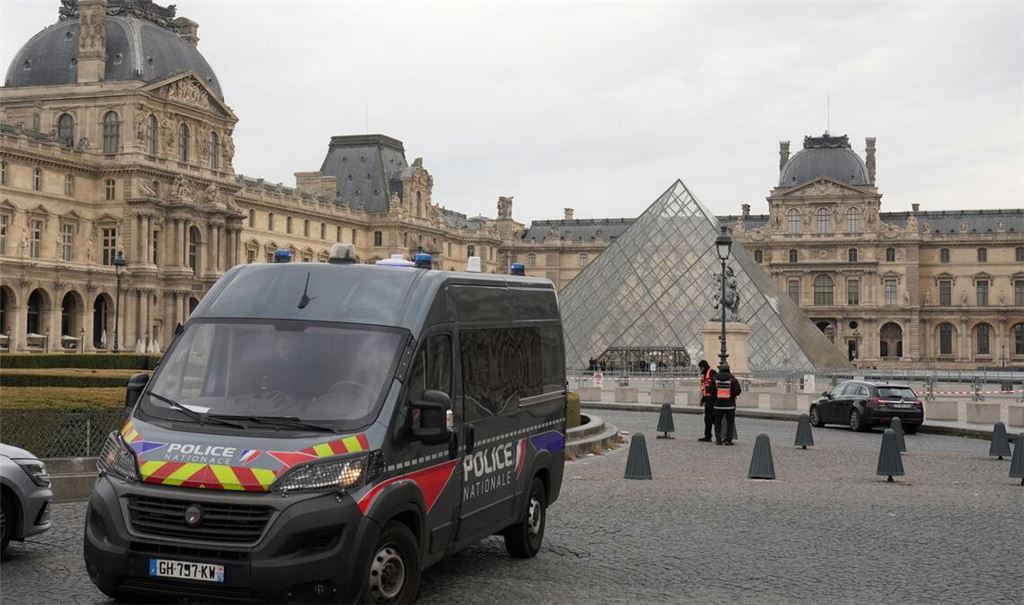 Am 19. Oktober kam es zu dem spektakulären Einbruch in den Pariser Louvre.