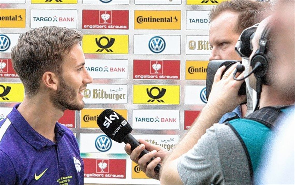 Clubs legen die Karten auf den Tisch
