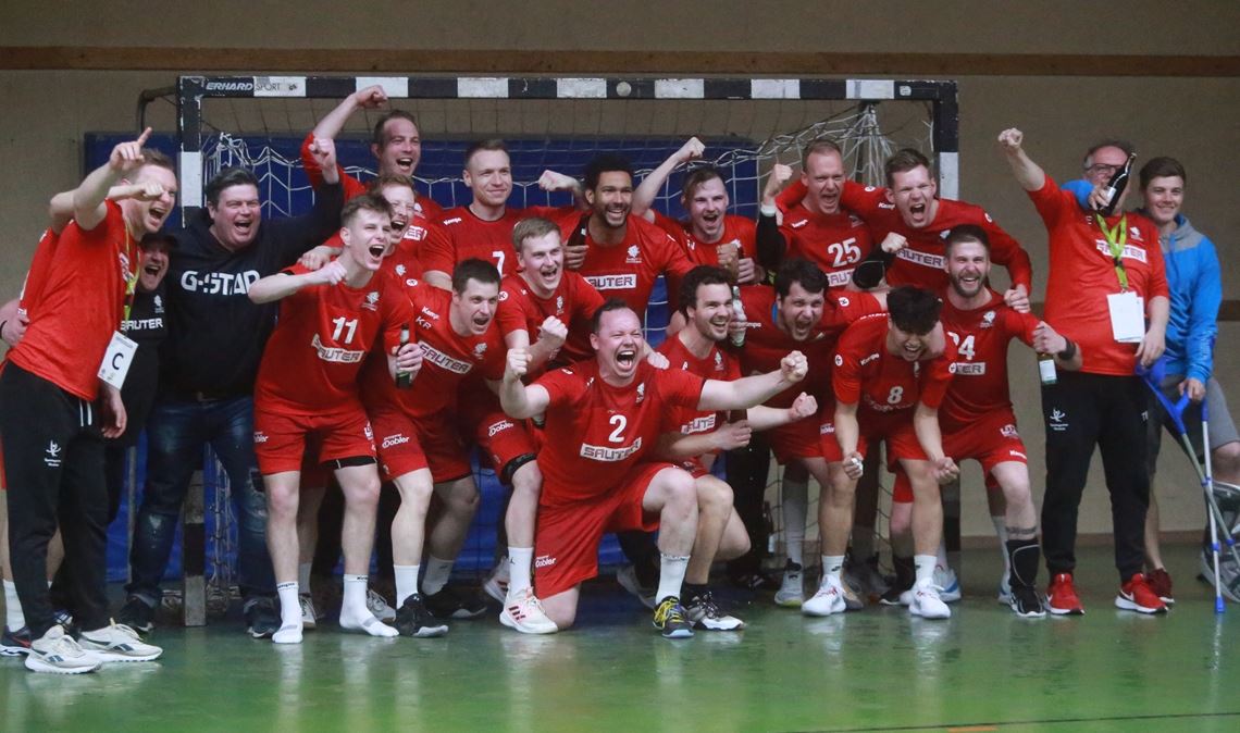Am Abend des 12. April ist der Jubel bei den Knittlinger Handballern groß: In Karlsruhe schlagen sie die TS Durlach und krönen sich zum Landesliga-Meister. Archivfoto: Huber