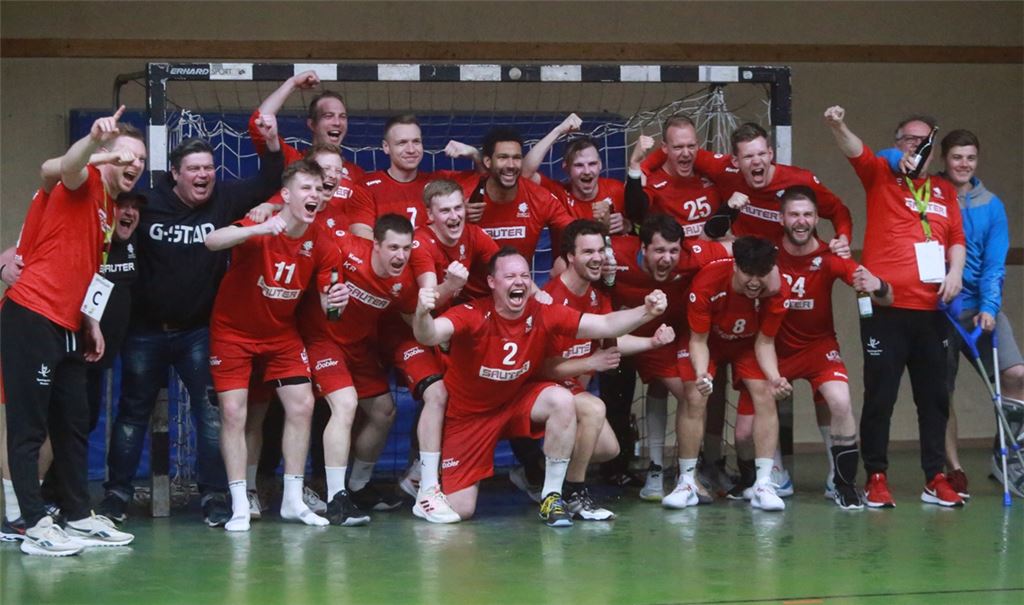 Am Abend des 12. April ist der Jubel bei den Knittlinger Handballern groß: In Karlsruhe schlagen sie die TS Durlach und krönen sich zum Landesliga-Meister. Archivfoto: Huber
