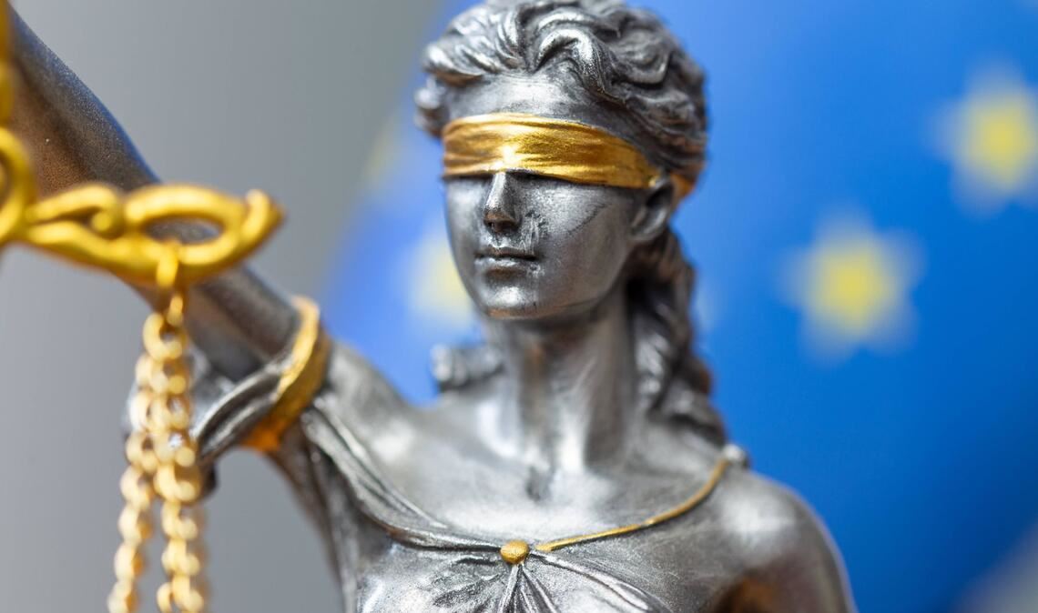 Am Amtsgericht München hat ein Prozess gegen zwei Gefängnismitarbeiter begonnen (Symbolbild).