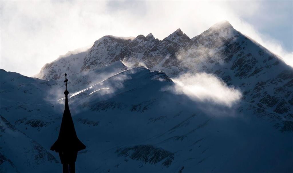 Am Breithorn sind zwei deutsche Bergsteiger in großer Not. (Archivfoto)