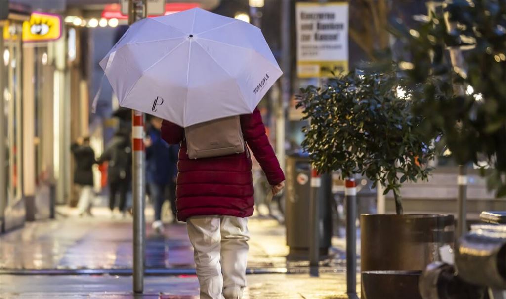 Am Dienstag ziehen immer wieder Schauer durchs Land (Symbolbild).
